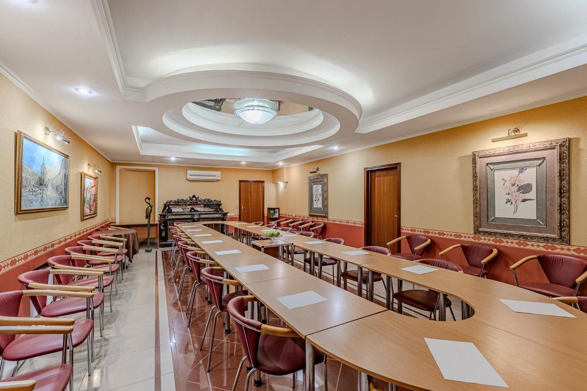 Gallery Hotel Gintama Apgrade Kyiv Exterior foto
